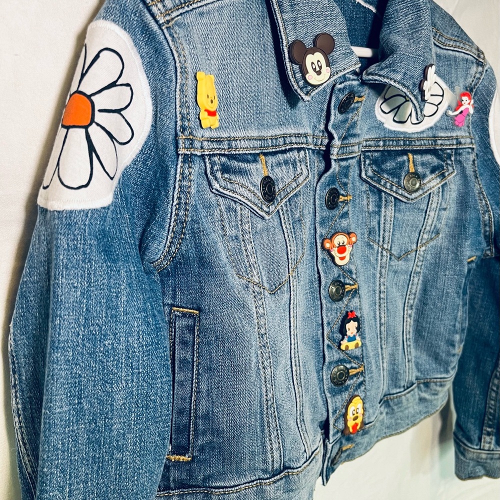 Girls Upcycled Blue Jean Denim Jibbitz Jacket Disney Appliqué One Of A Kind 4/5